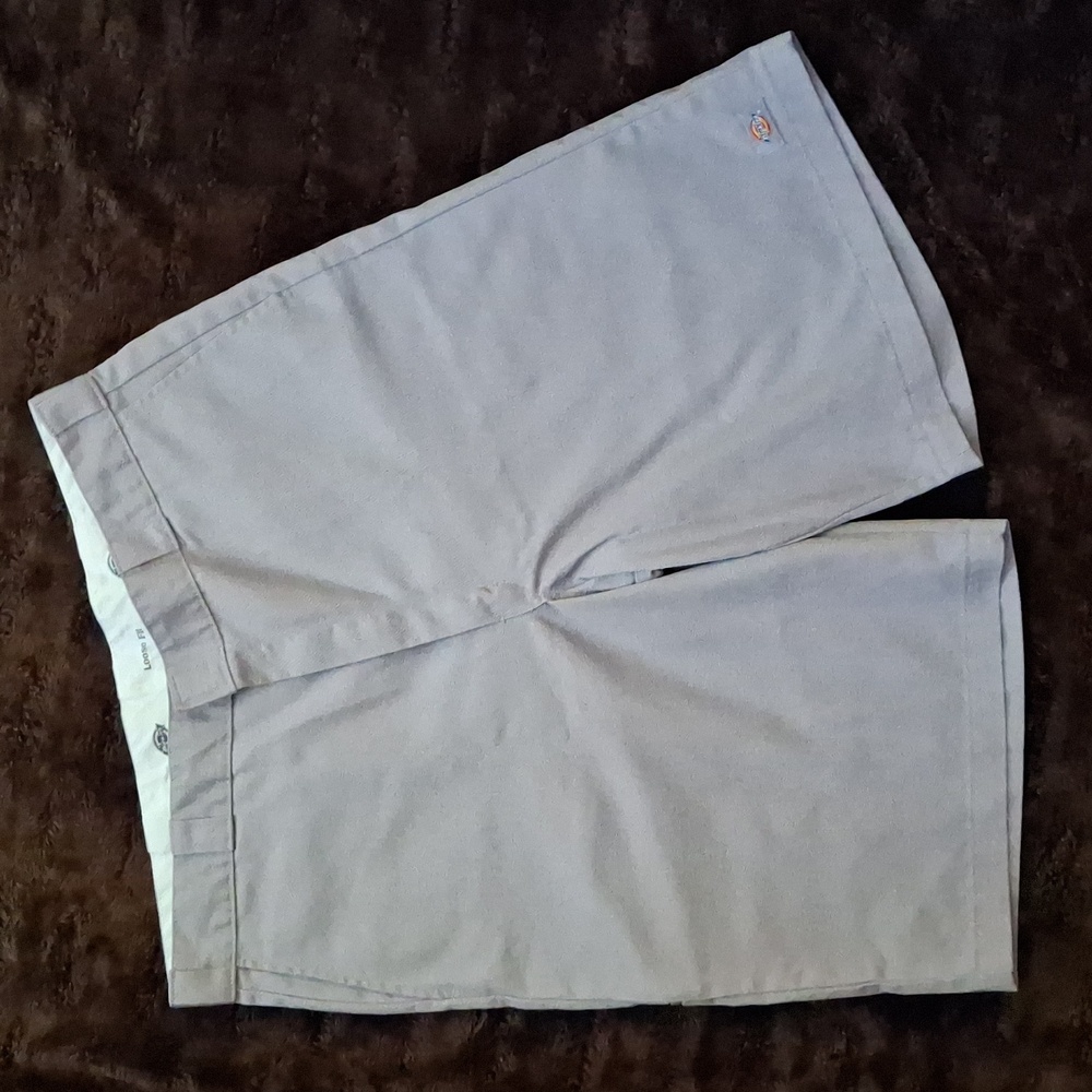 Dickies Loose Fit Light Gray Men's Flat Front Shorts - Size 42